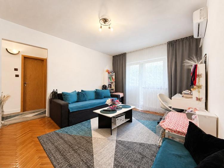 Apartament cu 2 camere semidecomandat, mobilat în Dâmbovița