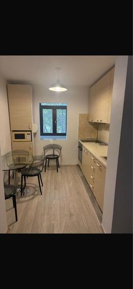Apartament cu 3 camere în 9 Mai