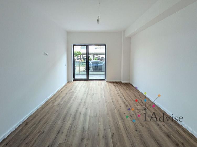 Apartament cu 3 camere decomandat în Tractorul