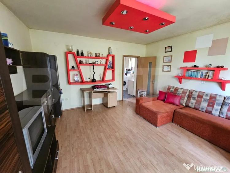 Apartament cu 3 camere decomandat în Calea Moldovei