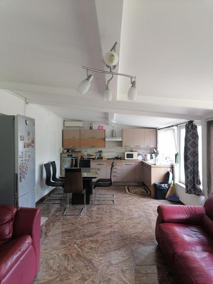 Casă cu 3 camere în Ghizdaru