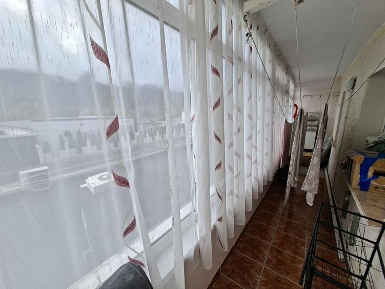 Apartament cu 3 camere decomandat în Exterior Vest