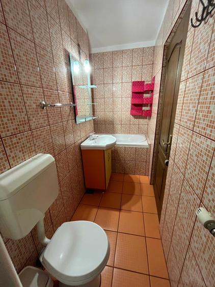 Inchiriez apartament ultracentral, cu 3 camere, decomandat, utilat - 8