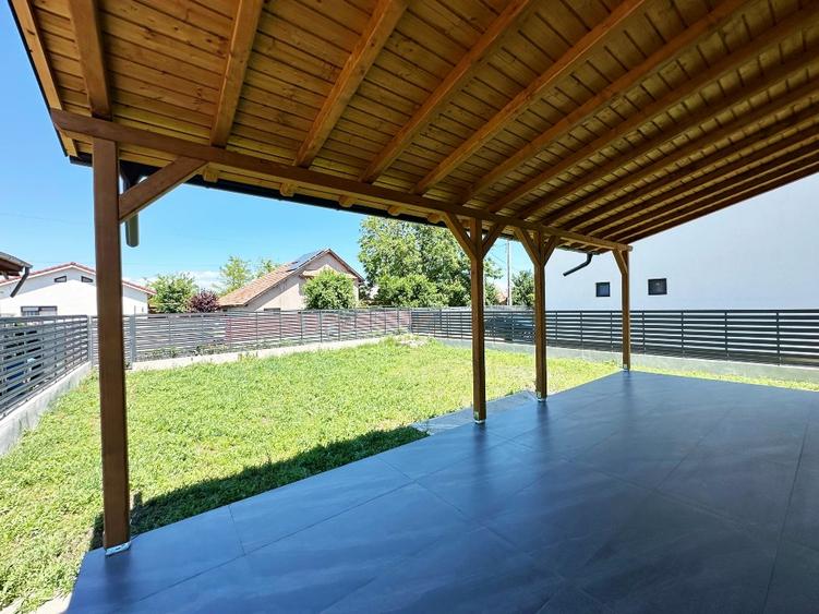 Casă individuală cu 5 camere cu Teren 500 Mp în Căpățânești
