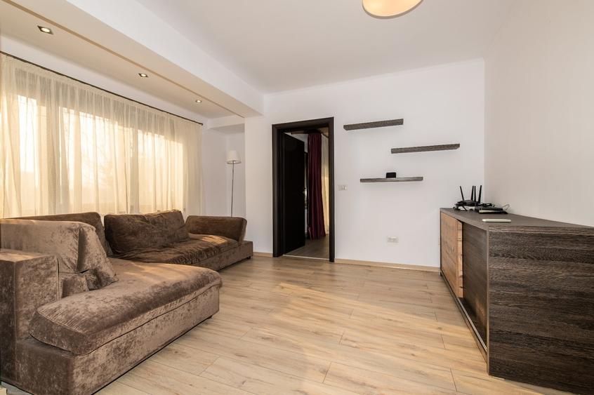 Apartament cu 4 camere decomandat, mobilat în Dămăroaia