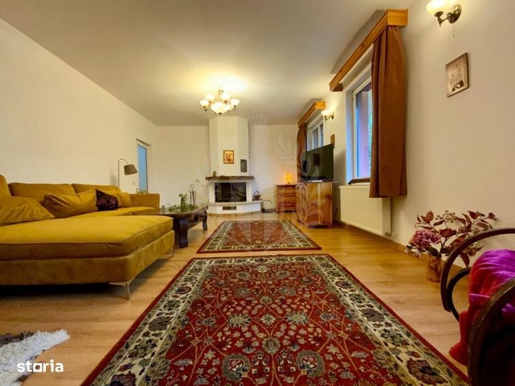 Casă cu 4 camere decomandat în Central