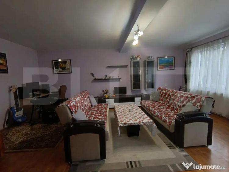 Casa de vanzare, cu 5 camere ?i un teren de 600 mp, zona u - 1