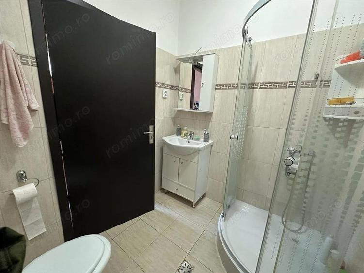 Casa Solida, pentru Familie extinsa, cu Gradina si Teren, Doclin - 18