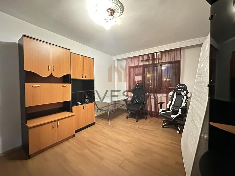 Oportunitate de investite Intre Lacuri! Apartament 3 camere decomandat - 1