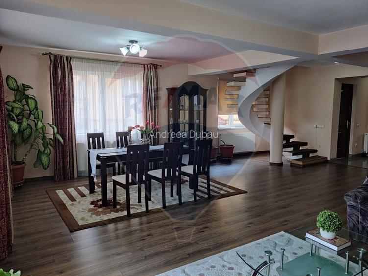 Casa / Vila cu 4 camere de inchiriat in zona Dambul Rotund