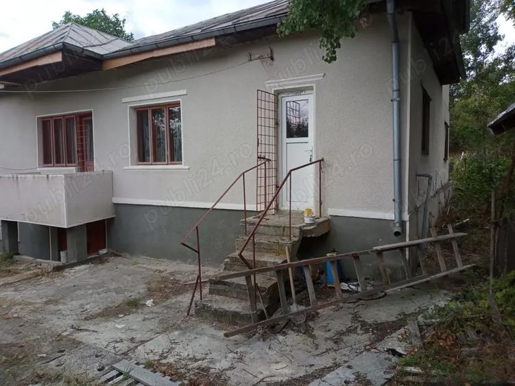 casa 6 camere, parter inalt, beci+garaj,constructie 1995, incalzire centrala l teren intravilan 1,5h - 1