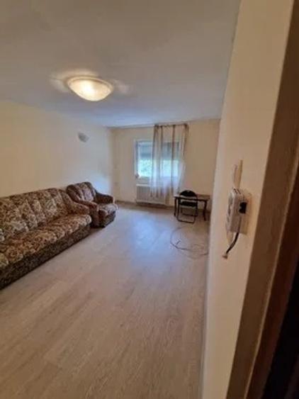 Apartament cu 3 camere, DECOMANDAT, etajul 2/4, zona Alexandru - 3