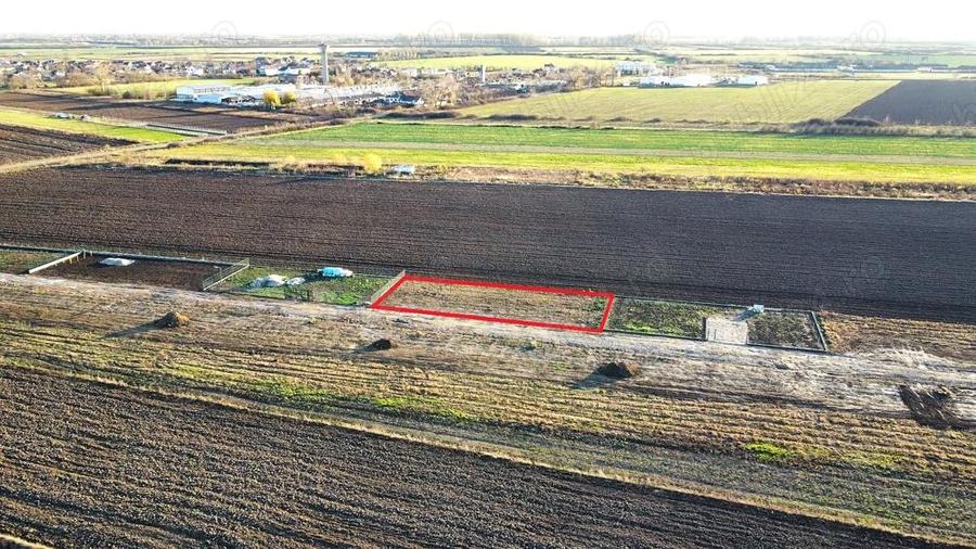 Teren intravilan 743 mp la intrarea in Odoreu - 2