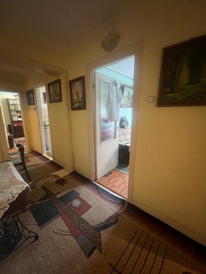 Apartament trei camere - Zona Școala nr. 10 - etajul 2 - 7