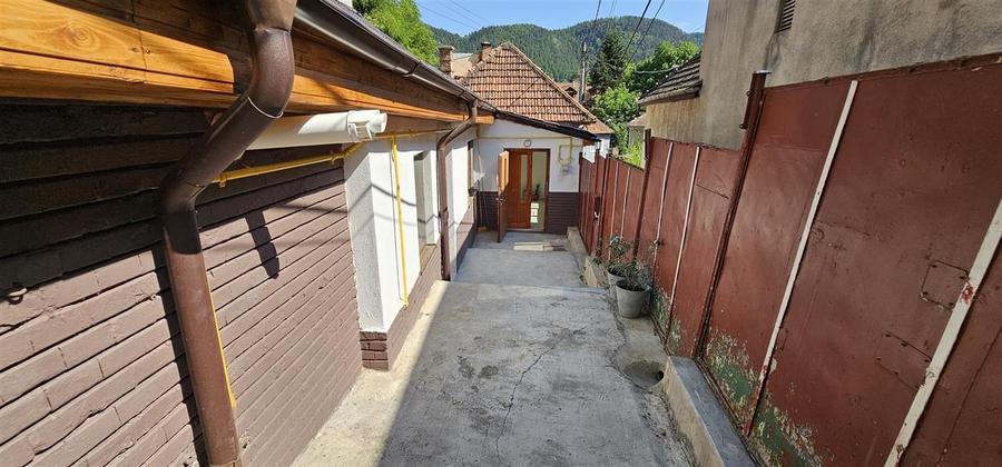 Casa cu curte si parcare in Schei - 8