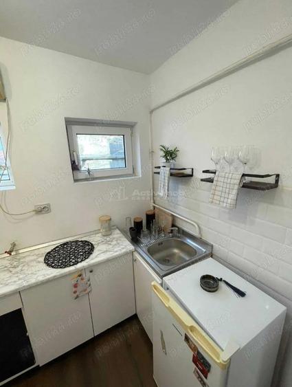 metrou Universitate - garsoniera - mansarda - risc seismic 1 - 4