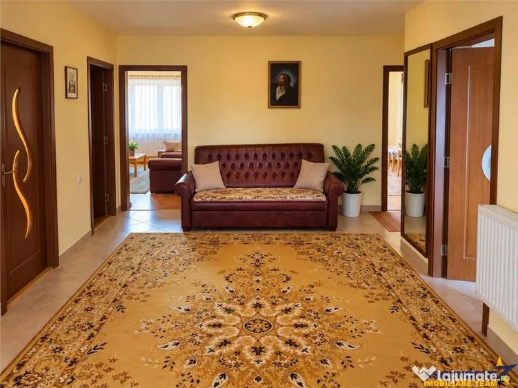 Casă cu 5 camere cu Teren 650 Mp în Sânpetru