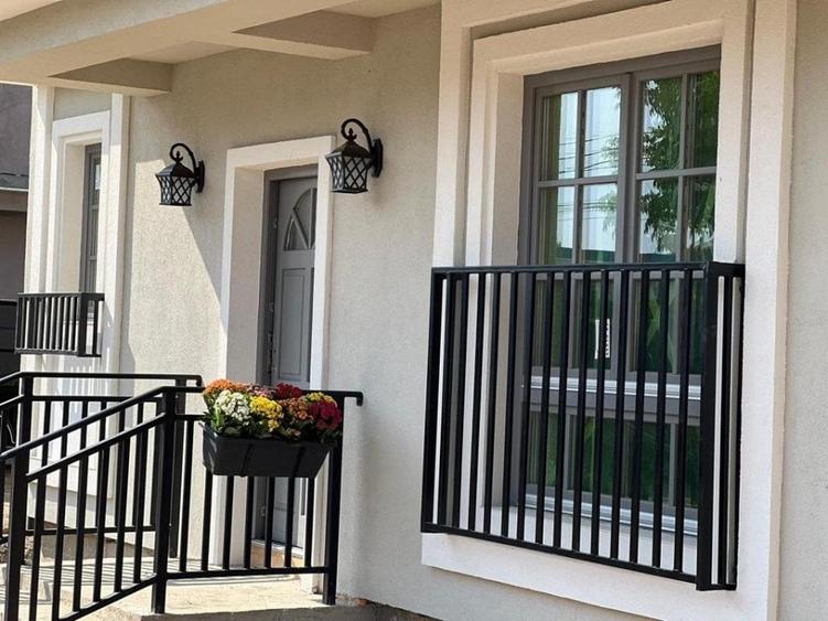 Margine de triplex : 5 camere, 3 bai,2 dressinguri,bucatarie, balcon,terasa. - 17