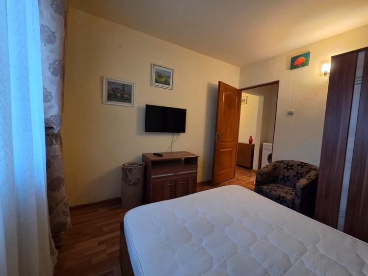 Apartament cu 3 camere semidecomandat, mobilat în Alexandru cel Bun