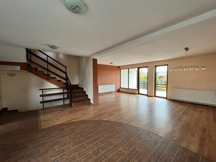 Casa deosebita, 4 camere, curte 380 mp, Ghimbav. - 2