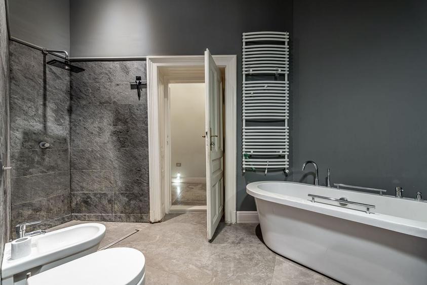 Apartament spatios cu 3 camere de LUX pe Metianu Comision 0 - 1