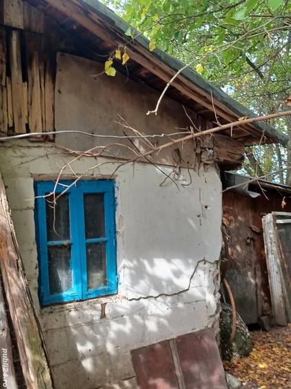 Teren intravilan cu casa - 11