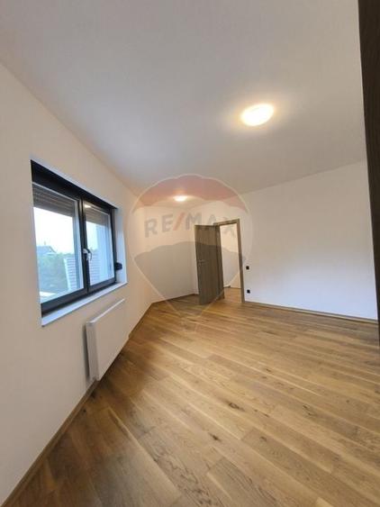 Casă de vanzare - 10