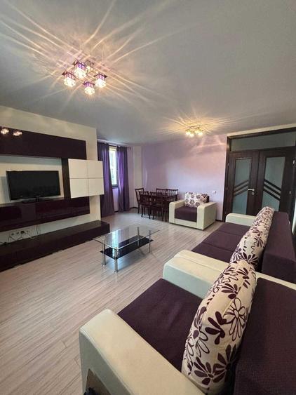 Apartament cu 3 camere decomandat în Tractorul