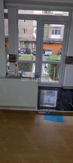 Vand apartament cu doua camere la parter Vand apartament cu doua camere la parter