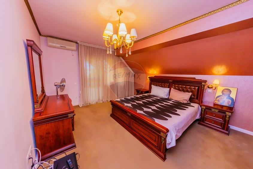 Casă cu 7 camere, 10 ari de vânzare la drumul principal cu 2 intrari - 6