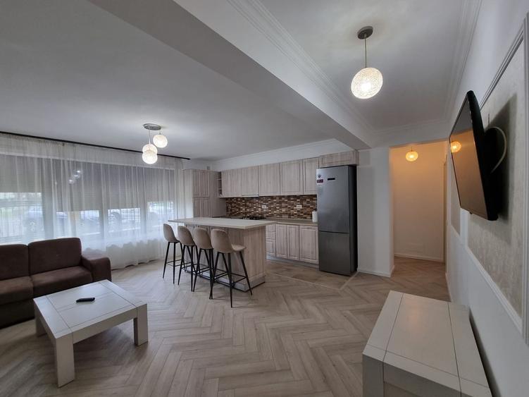 Apartament 3 camere de închiriat în zona Cazino Mamaia (pe partea cu l - 10