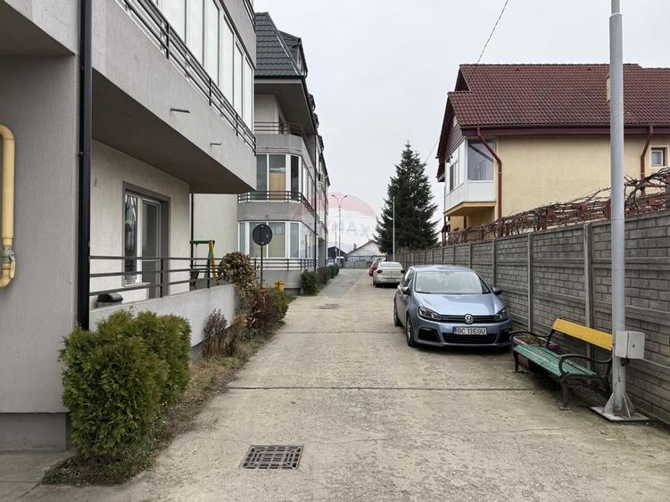 Apartament cu 3 camere de vanzare cu loc de parcare, Calea Barladului - 16