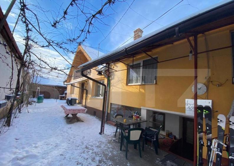 Casa de 284 mp, impartit in 3 apartamente, teren 503 mp, Gri - 2