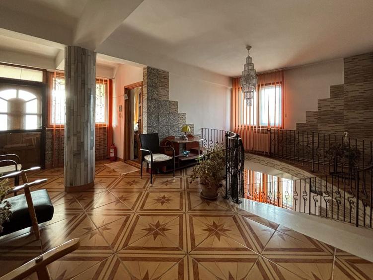 Casa/Cladire de inchiriat Bucium 630mp Central - 2