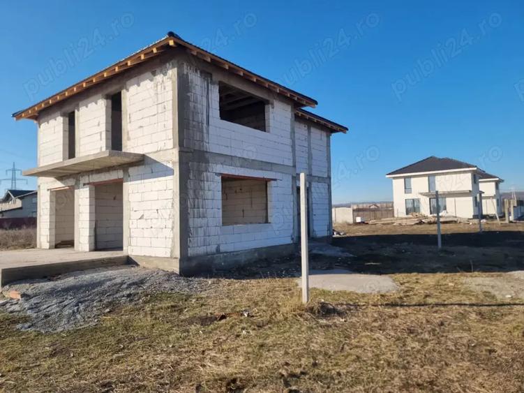 Aten?ie ! Casa la ro?u ! - 1