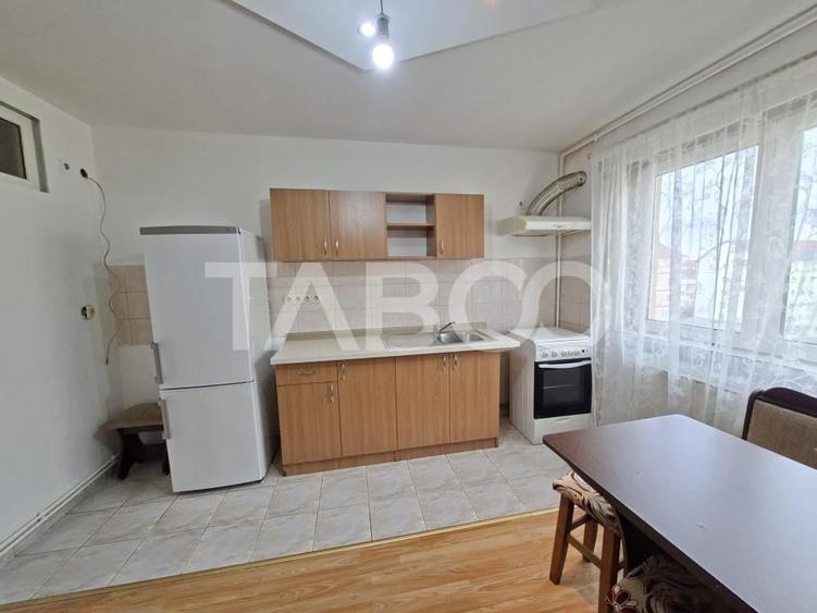 Apartament 2 camere la mansarda renovat de vanzare zona Ipas din Sibiu - 4