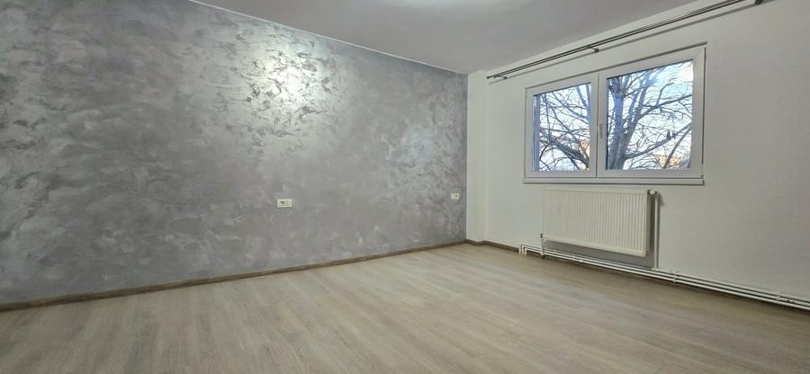 Apartament 4 camere renovat 2025 în Poarta 6 – decomandat, 2 băi, etaj 3 - 1