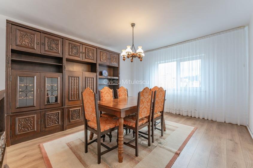 Apartament cu 4 camere decomandat, mobilat în Aurel Vlaicu Apartament cu 4 camere decomandat, mobilat în Aurel Vlaicu
