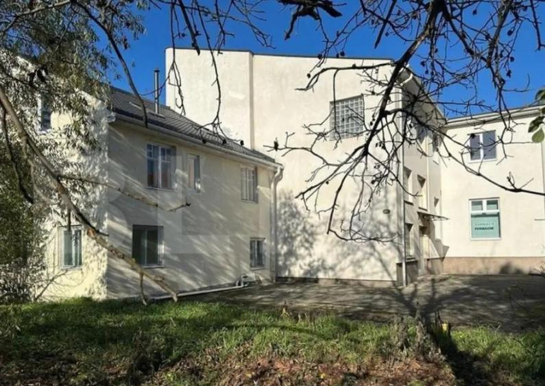 Casa de vanzare , anterior clinica medicala , 1174mp, 30 cam - 2