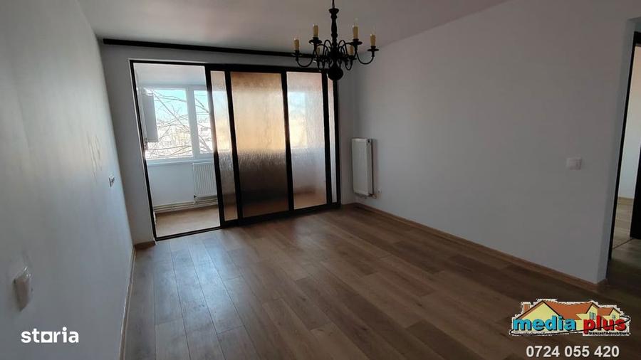Apartament cu 3 camere semidecomandat în Micro 16
