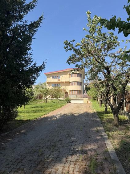 Casă cu Teren 1100 Mp în Central