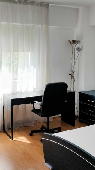 Apartament cu 3 camere semidecomandat în Tineretului