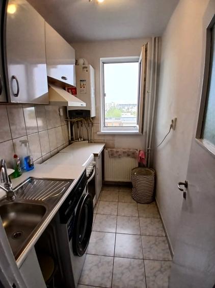 Apartament cu 3 camere decomandat, mobilat în Podu Roș