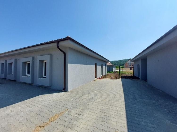 Duplex cu 3 camere cu Canalizare în Exterior Est
