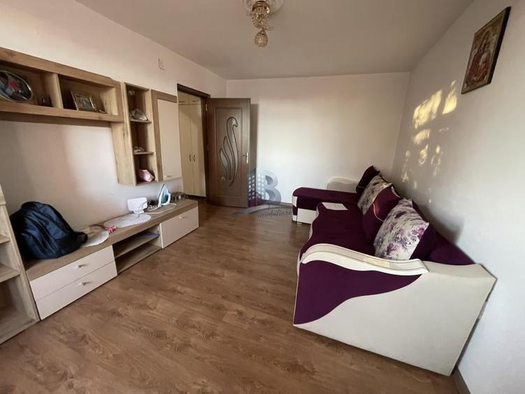 Apartament cu 2 camere decomandat, mobilat în Tei