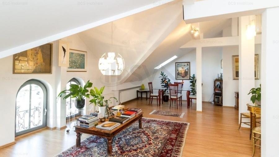 Apartament cu 2 camere semidecomandat, mobilat în P-ța Universității