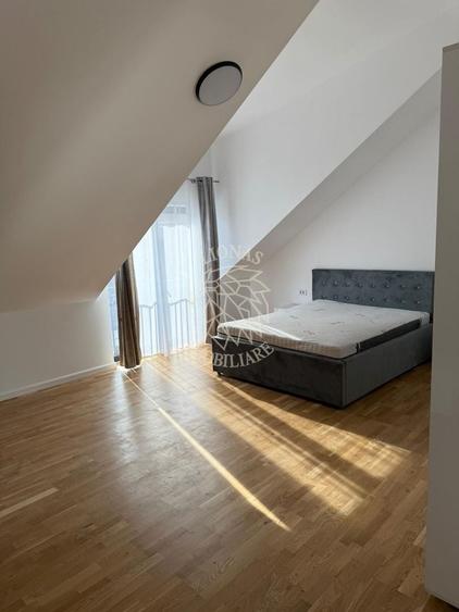 Apartament cu 4 camere decomandat, mobilat în Central