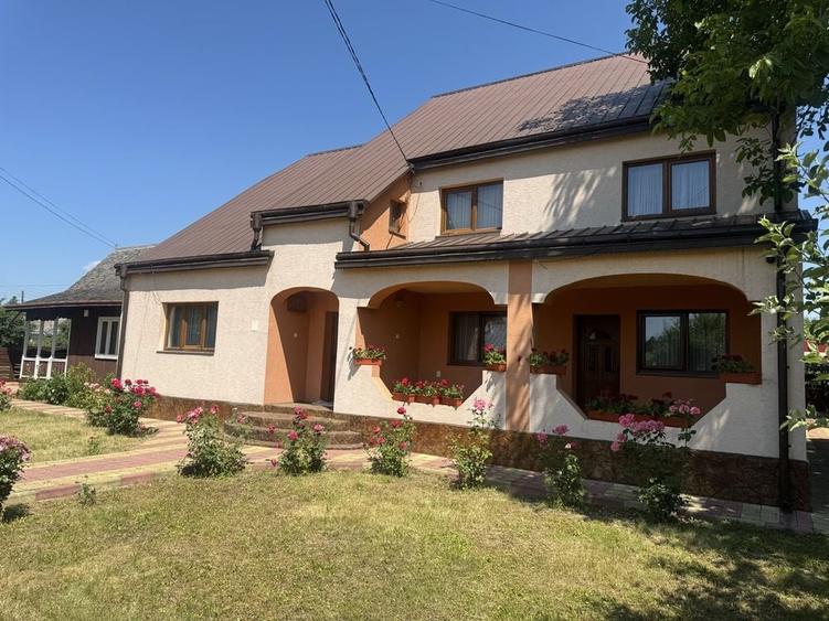Casă cu 4 camere în Târgu Neamț