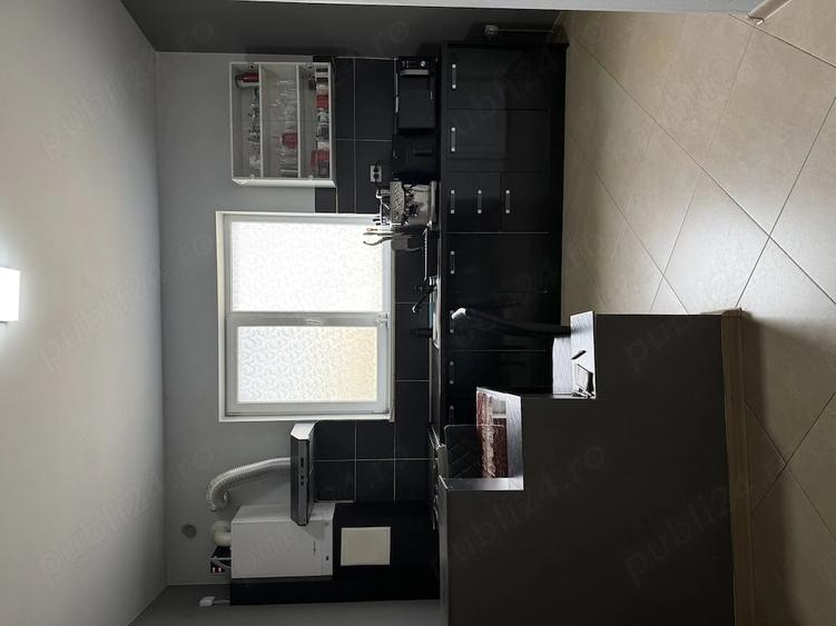Casă cu Teren 606 Mp în Est