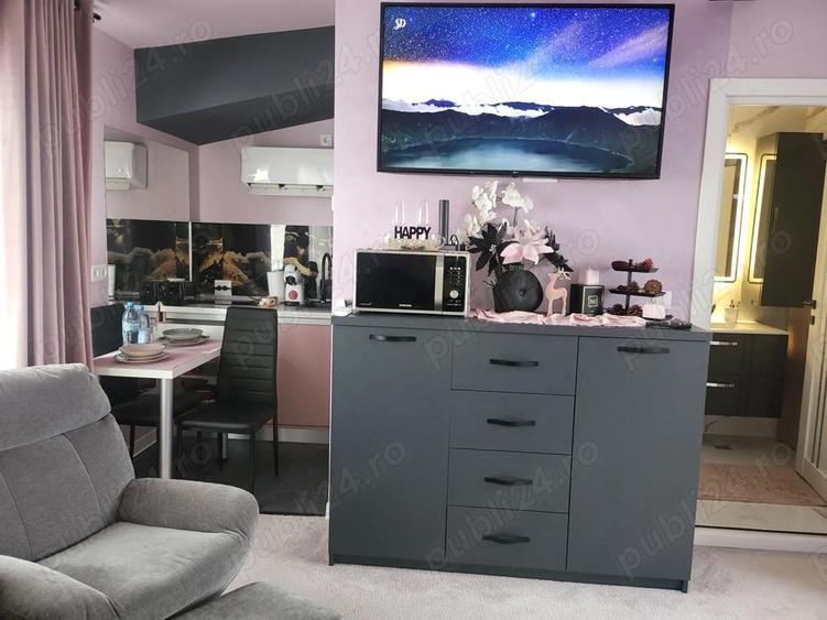 Apartament cu 3 camere decomandat, mobilat în Zăvoi